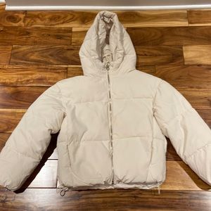 Bershka White Puffer Jacket - SUPER cute! Bought it November 2022 in Germany